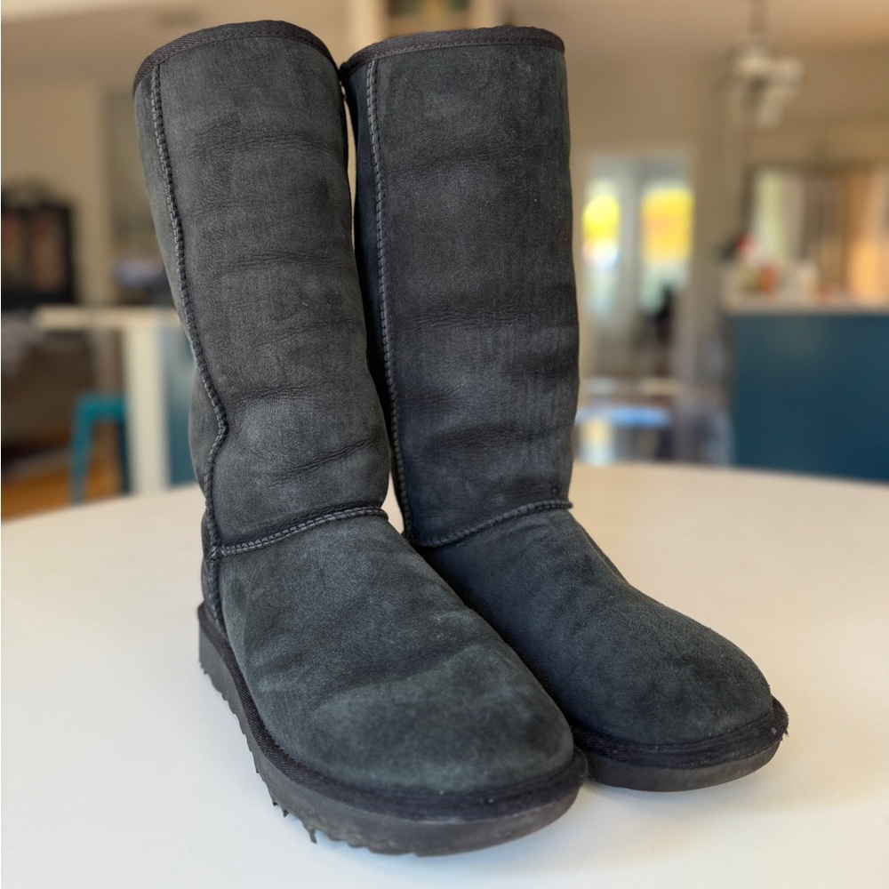 Classic Tall UGG boots - W size 9.5 (EU 40) - EUC